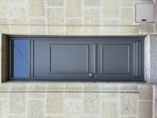 Pose d'une porte d'entrée en aluminium sur Bordeaux, Bordeaux, RENOVISOL 33