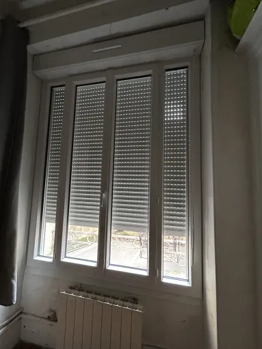 Pose d'une menuiserie PVC avec volet roulant intégré sur Bordeaux, Bordeaux, RENOVISOL 33