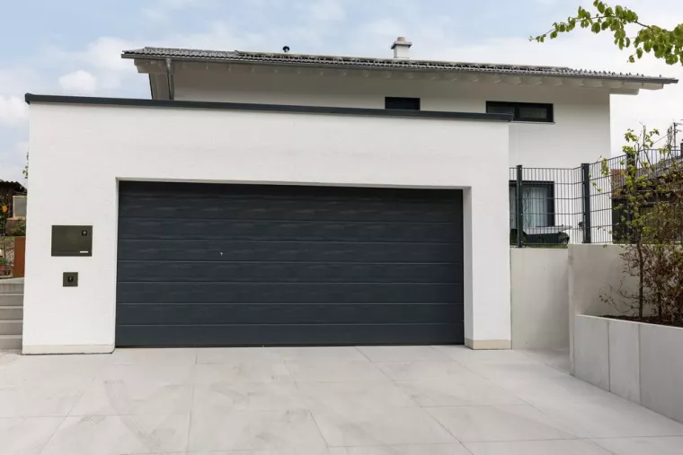Quel est le meilleur matériaux et le plus résistant à utiliser pour une porte de garage sécurisée en cas de cambriolage ?, Bordeaux, RENOVISOL 33