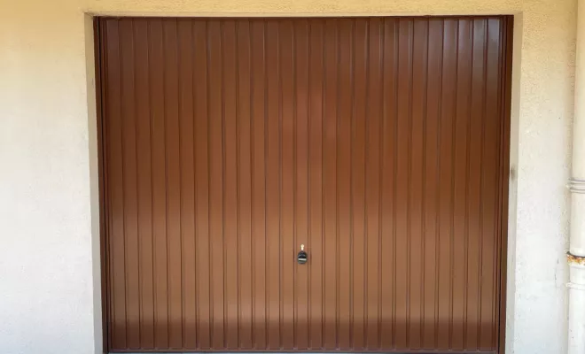 Installation d'une porte de garage motorisé à Bordeaux, Bordeaux, RENOVISOL 33